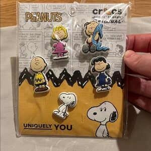 CROCS Peanuts Jibbitz Charms Set New. Snoopy, Charlie Brown, Lucy, Linus, Sally